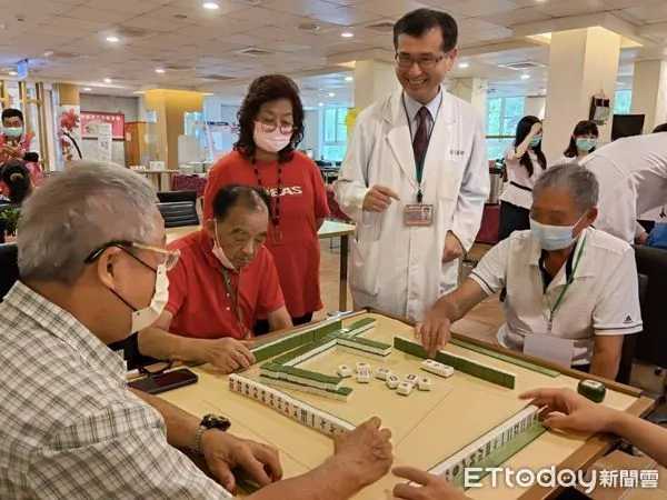 ▲▼   ［結合娛樂與預防 聖馬失智中心推動「健腦麻將」 ］  。（圖／聖馬爾定醫院提供）