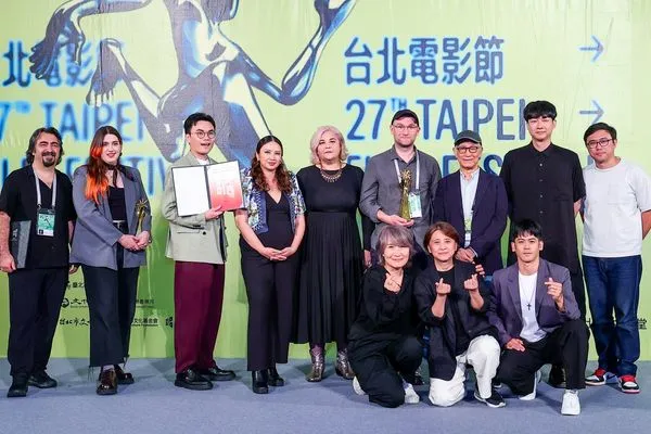 ▲▼2025台北電影節國際新導演競賽得獎者與評審團一同合照。（圖／台北電影節提供）