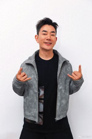 傳買下忠孝東路一條街　費玉清投資房產成「演藝圈土地公」