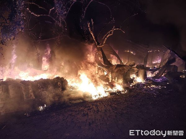 ▲▼台南白河一處工寮起火。（圖／民眾提供）