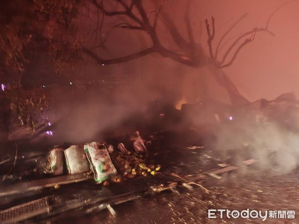 ▲▼台南白河一處工寮起火。（圖／民眾提供）