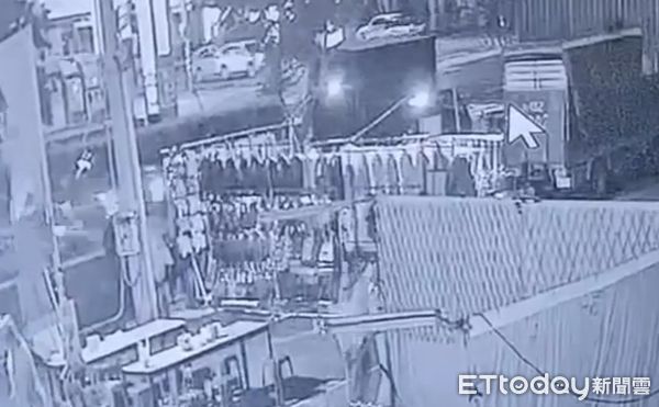 ▲台南小北成功夜市傳出竊案，一名女攤販收攤後5千元現金遭竊，警方已鎖定物件積極追查。（記者林東良翻攝，下同）