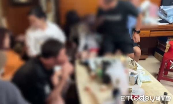 ▲▼天九牌賭場藏身透天厝。（圖／記者許宥孺翻攝）