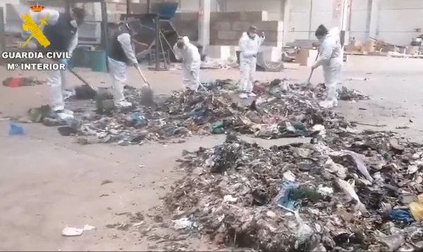 垃圾場發現被斬首嬰兒屍體　「出生5天才被殺害」分屍裝進袋中。（圖／翻攝自西班牙國民警衛隊）