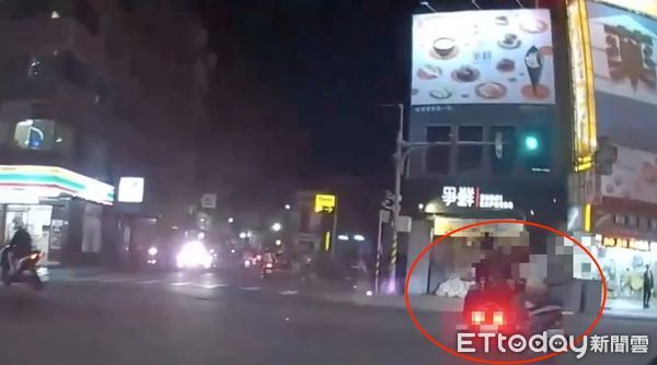 ▲▼劉、賴2人共乘機車擦撞老夫妻，警方逮捕2人並起獲各式毒品           。（圖／記者陳以昇翻攝）