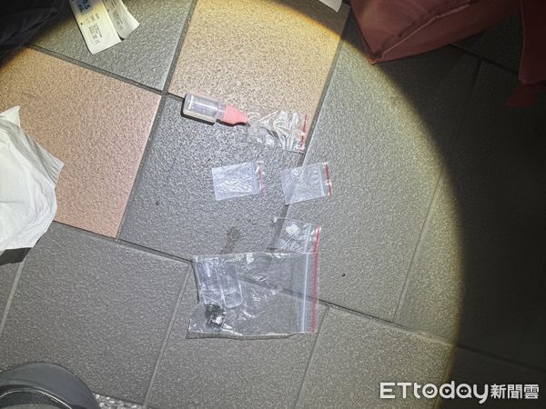 ▲▼劉、賴2人共乘機車擦撞老夫妻，警方逮捕2人並起獲各式毒品           。（圖／記者陳以昇翻攝）