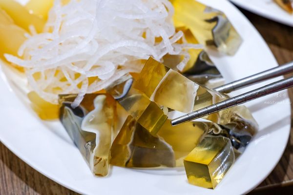 ▲▼百年老店柴寮仔鯊魚煙。（圖／部落客陳小可的吃喝玩樂授權提供）
