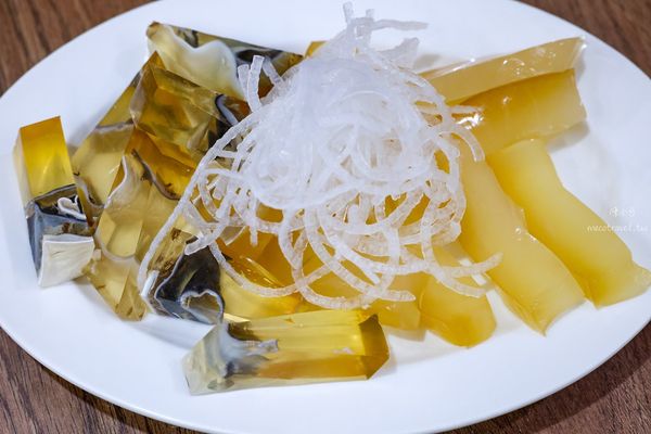 ▲▼百年老店柴寮仔鯊魚煙。（圖／部落客陳小可的吃喝玩樂授權提供）