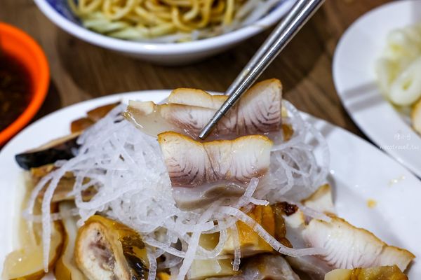 ▲▼百年老店柴寮仔鯊魚煙。（圖／部落客陳小可的吃喝玩樂授權提供）