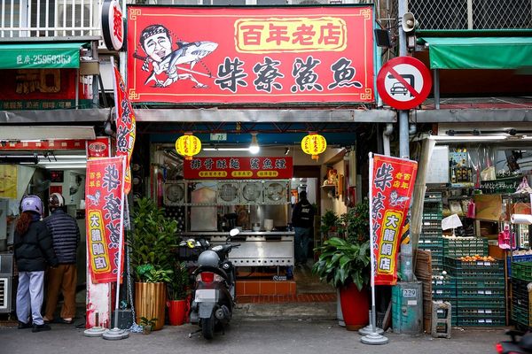 ▲▼百年老店柴寮仔鯊魚煙。（圖／部落客陳小可的吃喝玩樂授權提供）