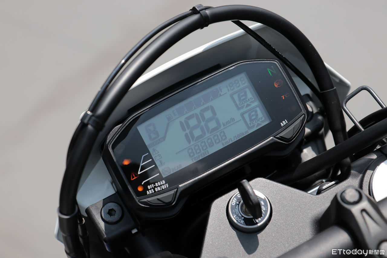 ▲36.8萬起！Suzuki「黃牌越野／滑胎重機」開賣　前100名享早鳥價。（圖／記者張慶輝攝）