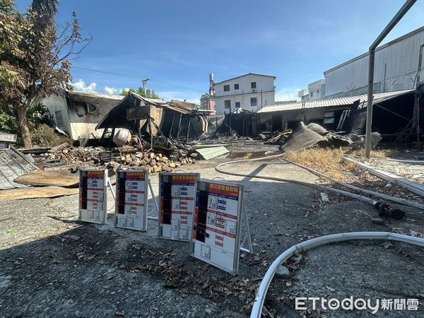 ▲▼             花蓮一棟鐵皮倉庫發生火警，所幸無人傷亡。（圖／記者王兆麟翻攝，下同）