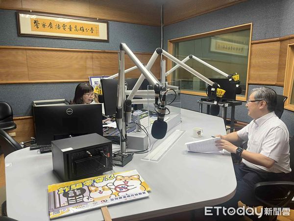 ▲屏東地檢署檢察長陳盈錦到警廣高雄台進行打詐宣導。（圖／屏東地檢署提供）