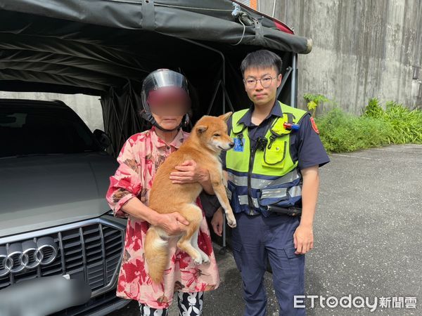 ▲▼員警調閱監視器畫面，發現小柴犬自行跳出婦人車窗後躲進附近車棚內。（圖／鳳林警分局提供，下同）