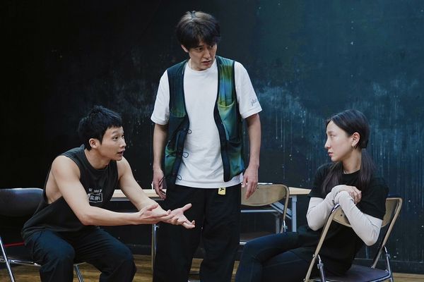 ▲黃冠智和張寗赴日排練舞台劇《流浪樹》。（圖／影一製作所提供）
