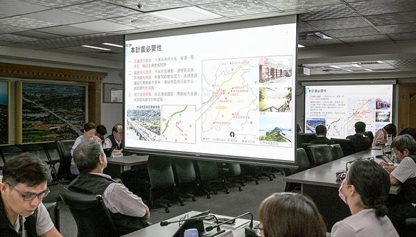 ▲桃園市政府今天市政會議上，捷工局針對捷運綠線延伸大溪案提出說明。（圖／市府新聞處提供）