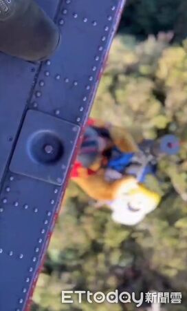 ▲▼快訊／27歲男獨自彎刀縱走2天未進食求救　直升機吊掛送醫。（圖／記者陳崑福翻攝）