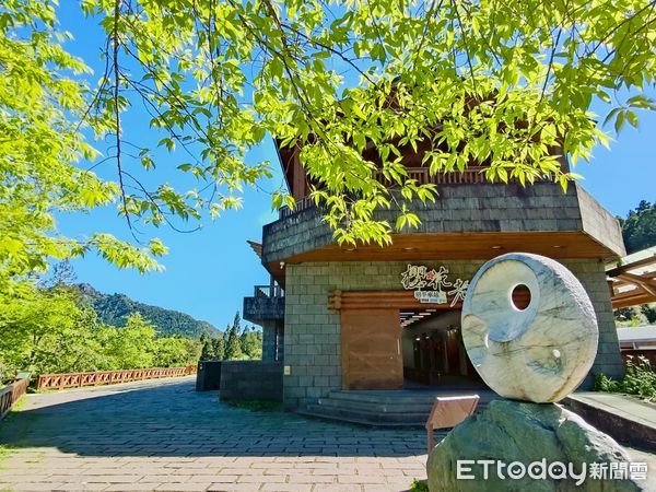 ▲▼    搭乘台灣好行輕鬆出遊阿里山風景區管理處再抽阿里山賓館住宿券、來回機票  。（圖／阿里山賓館提供）