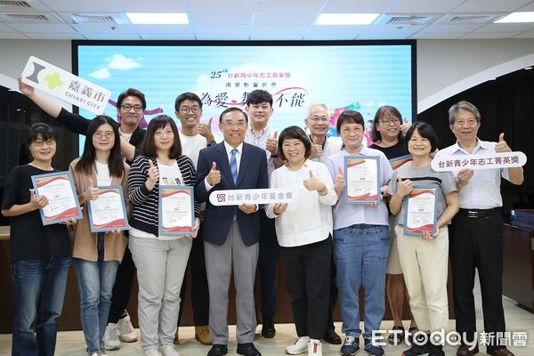 ▲▼   嘉市興華高中與師生獲台新青少年志工菁英獎 青年志工點亮城市溫度   。（圖／嘉義市政府提供）