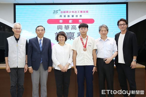 ▲▼   嘉市興華高中與師生獲台新青少年志工菁英獎 青年志工點亮城市溫度   。（圖／嘉義市政府提供）