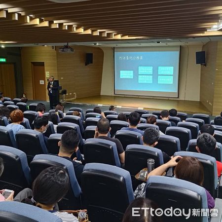 ▲▼   嘉義地檢署檢察長傳授如何不在危險的邊緣試探 。（圖／嘉義地檢署提供）