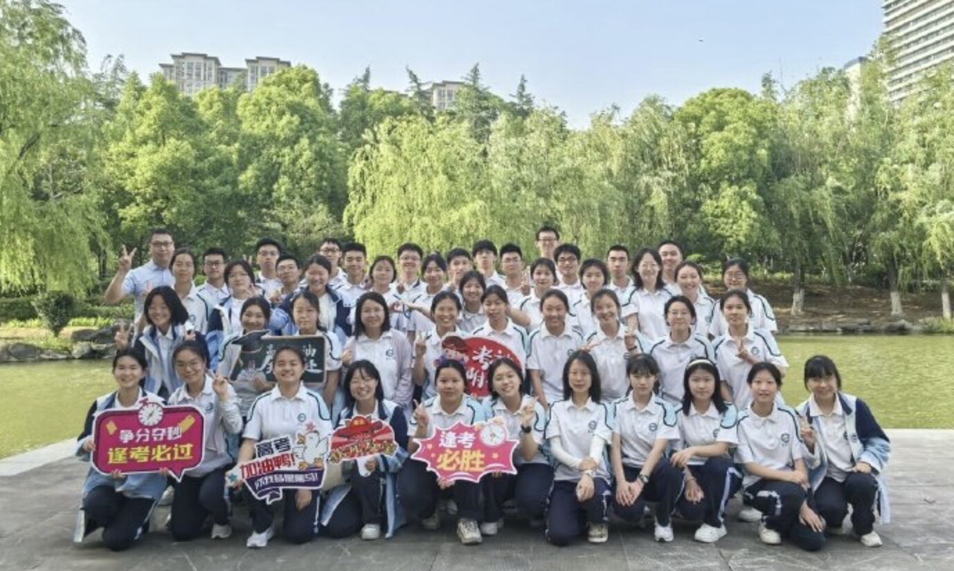 ▲湖北襄陽五中高考成績優異，有3人成績被屏蔽，讓班導師十分欣慰。（圖／翻攝極目新聞）