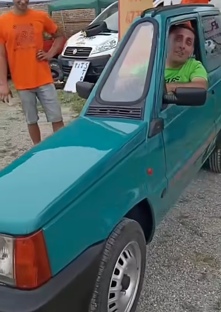 ▲義大利超狂改裝車團隊，打造出討論爆紅的超迷你電動車。（圖／翻攝自Tutti pazzi per Marazzi、Youtube@William Jonathan）