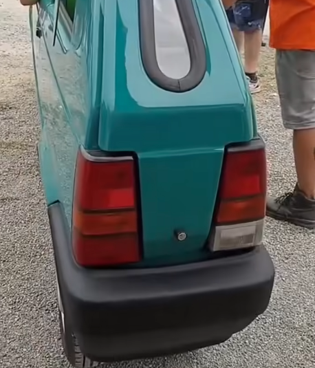 ▲義大利超狂改裝車團隊，打造出討論爆紅的超迷你電動車。（圖／翻攝自Tutti pazzi per Marazzi、Youtube@William Jonathan）
