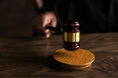 法院判Anthropic購書訓練AI無侵權 法律界與出版界反應不一