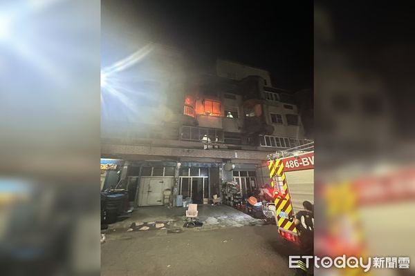 ▲▼高雄路竹火警，一名女住戶無生命跡象。（圖／記者賴文萱翻攝）