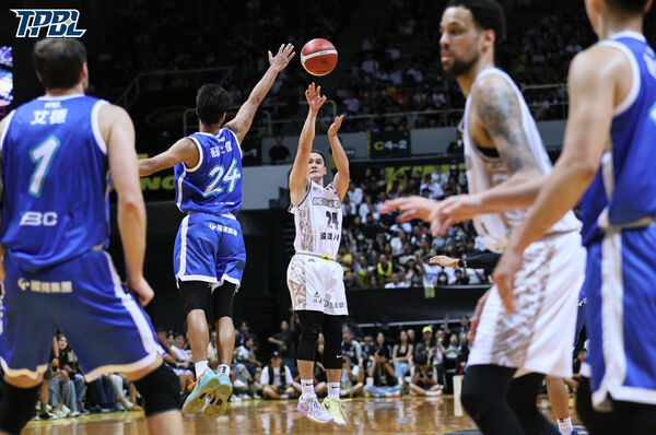 ▲國王林書豪、洪志善、奧帝，海神艾德、胡瓏貿。（圖／TPBL提供）