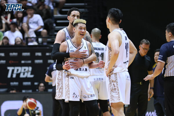 ▲國王林書豪、洪志善、奧帝，海神艾德、胡瓏貿。（圖／TPBL提供）