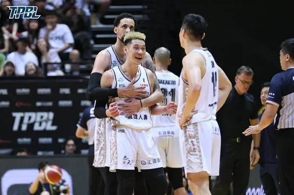 ▲國王林書豪、洪志善、奧帝，海神艾德、胡瓏貿。（圖／TPBL提供）