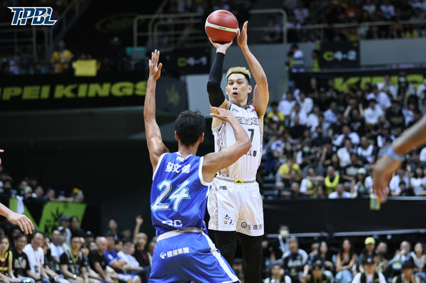 ▲國王林書豪、洪志善、奧帝，海神艾德、胡瓏貿。（圖／TPBL提供）