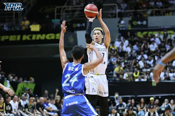 ▲國王林書豪、洪志善、奧帝，海神艾德、胡瓏貿。（圖／TPBL提供）