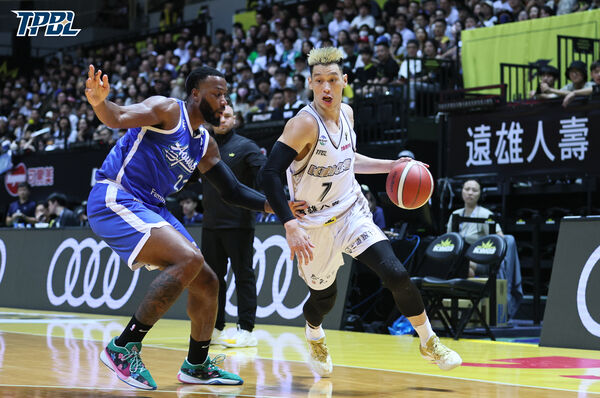 ▲國王林書豪、洪志善、奧帝，海神艾德、胡瓏貿。（圖／TPBL提供）