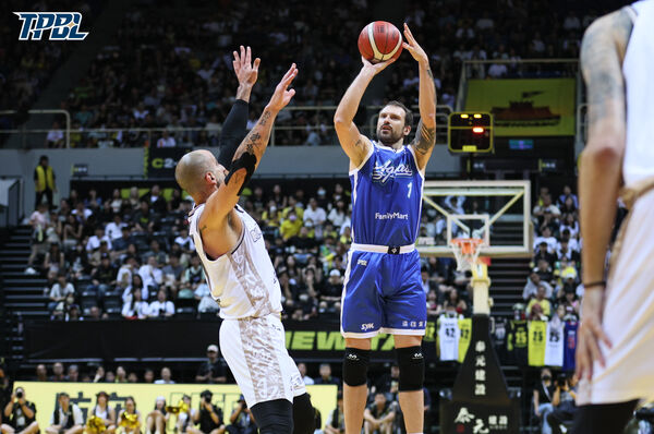 ▲國王林書豪、洪志善、奧帝，海神艾德、胡瓏貿。（圖／TPBL提供）