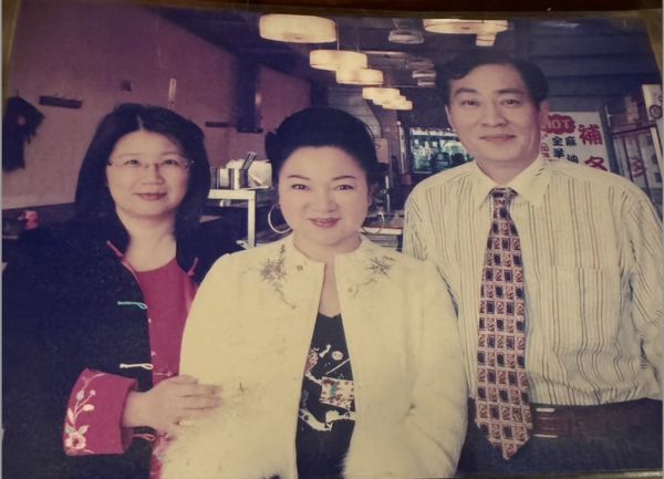 ▲白冰冰(中)過去前往上海時，都會去拜訪余丹丹夫妻。（圖／長興影視）