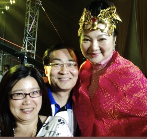 ▲白冰冰(中)過去前往上海時，都會去拜訪余丹丹夫妻。（圖／長興影視）