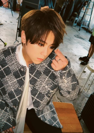 ▲姜濤現身小型粉絲見面會現場。（圖／翻攝自微博）