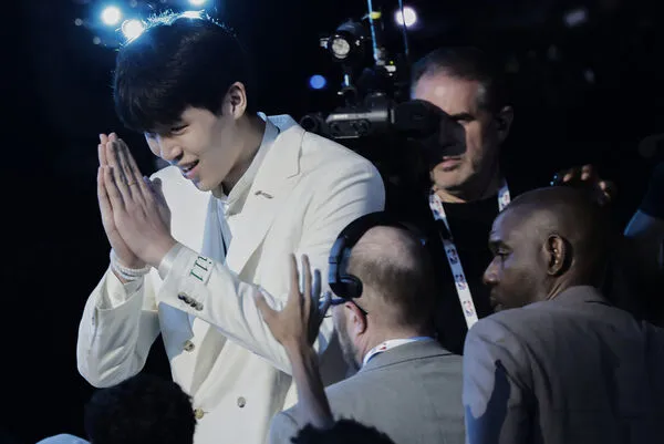 ▲▼「中國版約基奇」楊瀚森首輪第16順位中選  。（圖／達志影像／美聯社）