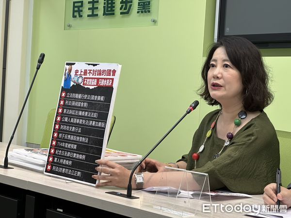 ▲▼民進黨團幹事長吳思瑤「度假一條龍 上班一條蟲 韓院長上工囉」記者會。（圖／記者詹詠淇攝）