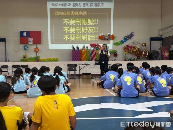 ▲東警婦幼隊進行數位性別暴力宣導。（圖／記者楊晨東翻攝）