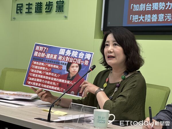 ▲▼民進黨立委吳思瑤、陳培瑜「度假一條龍 上班一條蟲 韓院長上工囉」記者會。（圖／記者詹詠淇攝）