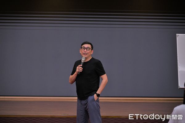 ▲▼宋少卿二十多年舞台經驗，展現說學逗唱功力，現場座無虛席，氣氛熱烈。（圖／花蓮縣政府提供，下同）