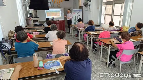 ▲門諾醫院腎臟內科醫師沈治華走入花蓮市民樂社區舉辦衛教講座。（圖／門諾醫院提供，下同）