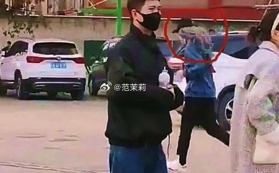 ▲▼陸大學爆「男扮女裝」作弊！監考老師喝斥「拿下假髮」。（圖／翻攝微博）