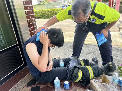 烤漆工廠大火像進烤箱！　勇消「體溫飆40°C」中暑倒一地