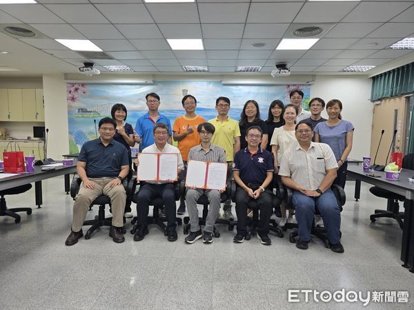 ▲▼    永慶高中與嘉義大學資工系簽署策略合作備忘錄 共築AI科技人才培育新里程碑   。（圖／永慶高中提供）