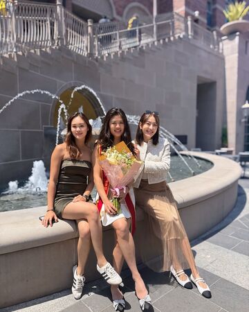 ▲賈永婕(右)女兒安安(中)與小羽。（圖／翻攝臉書）